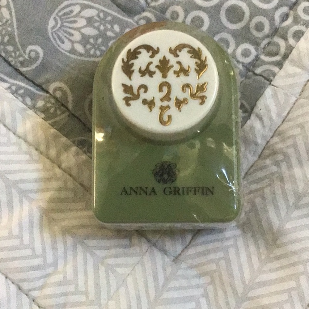 🏷 New Anna Griffin All Night Media Paper Punch Heart Flourish